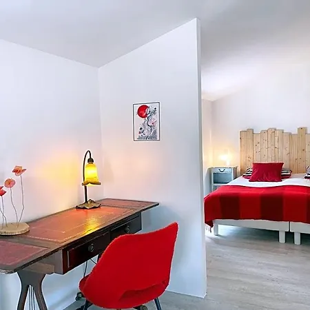 Chemin Des Ormeaux Bed & Breakfast 3*